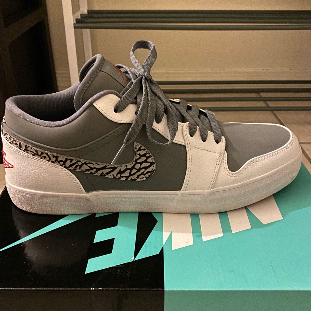 Air jordan Low cement/elephant Grey & White!